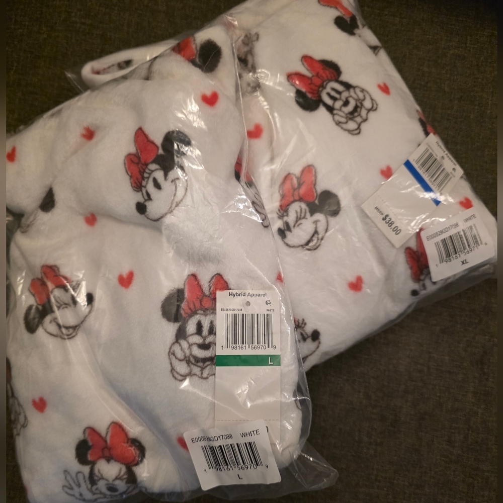 Disney Minnie Mouse plush pullover sweatshirt - Picture 2 of 2